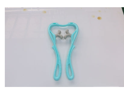 Massaggiatore Cervicale Manuale a 6 Ruote – Strumento Ergonomico "Cigno" per Sollievo Collo e Spalle + Omaggio Pietra Gua Sha in Giada