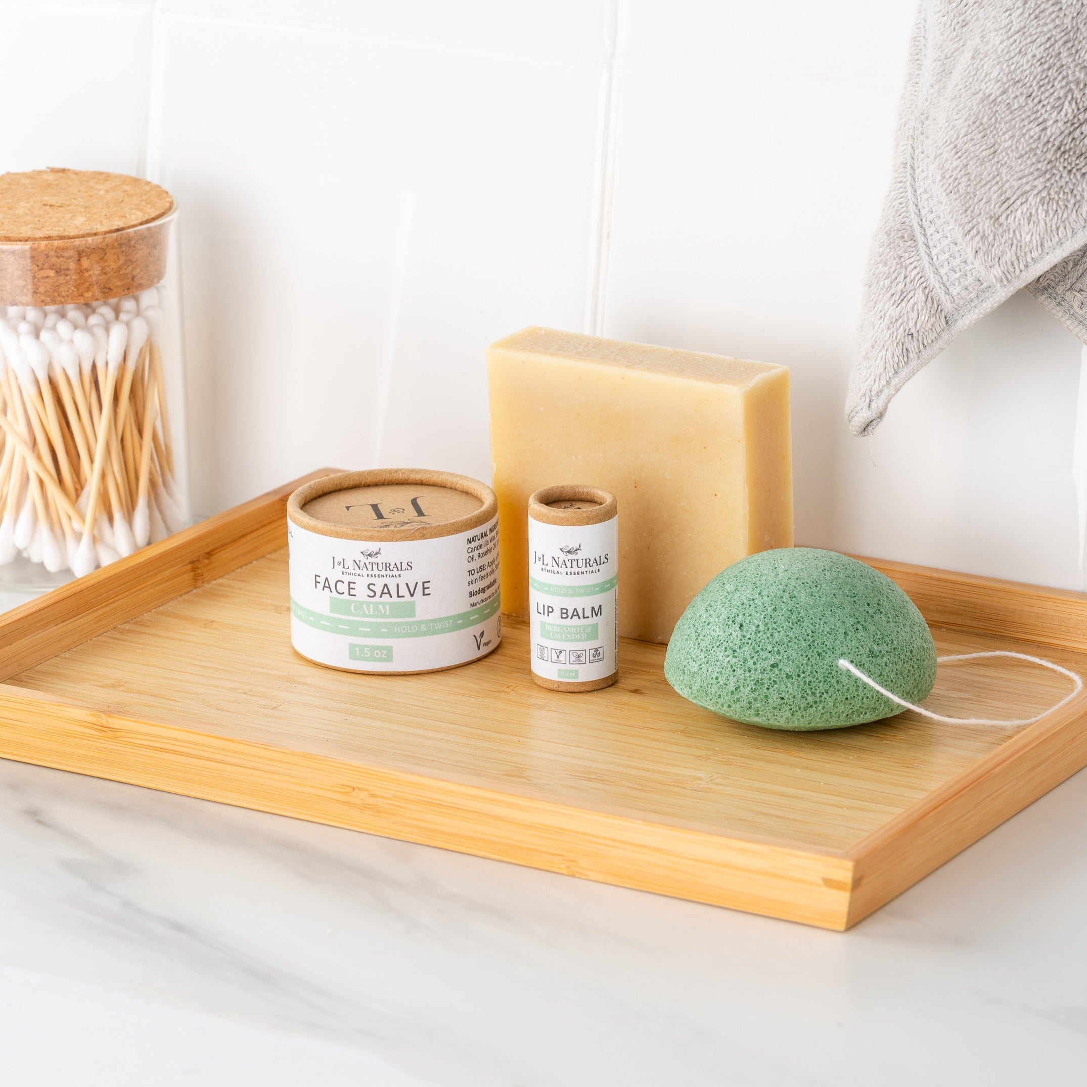 Kit essenziale per la cura della pelle (set da 4 pezzi)