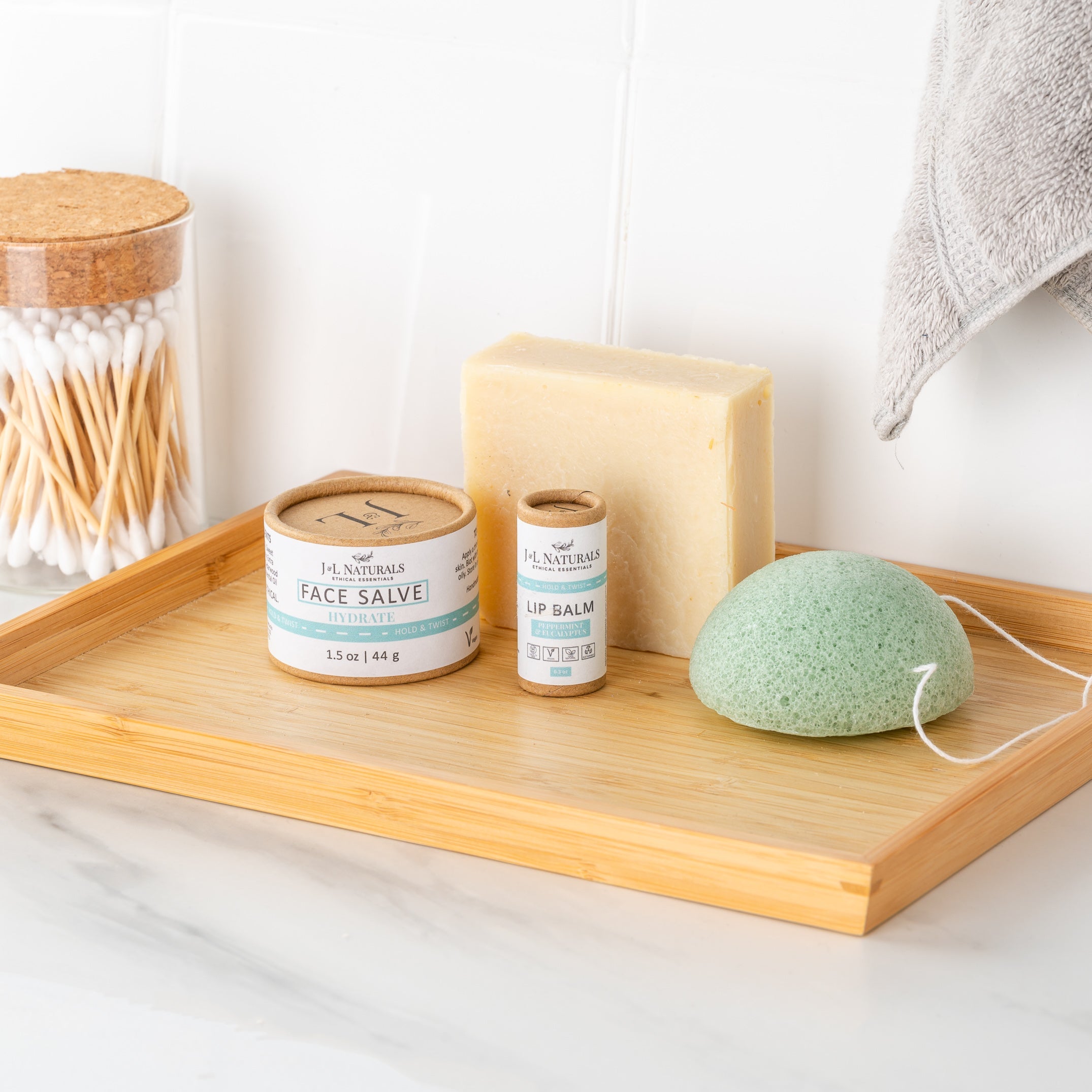 Kit essenziale per la cura della pelle (set da 4 pezzi)