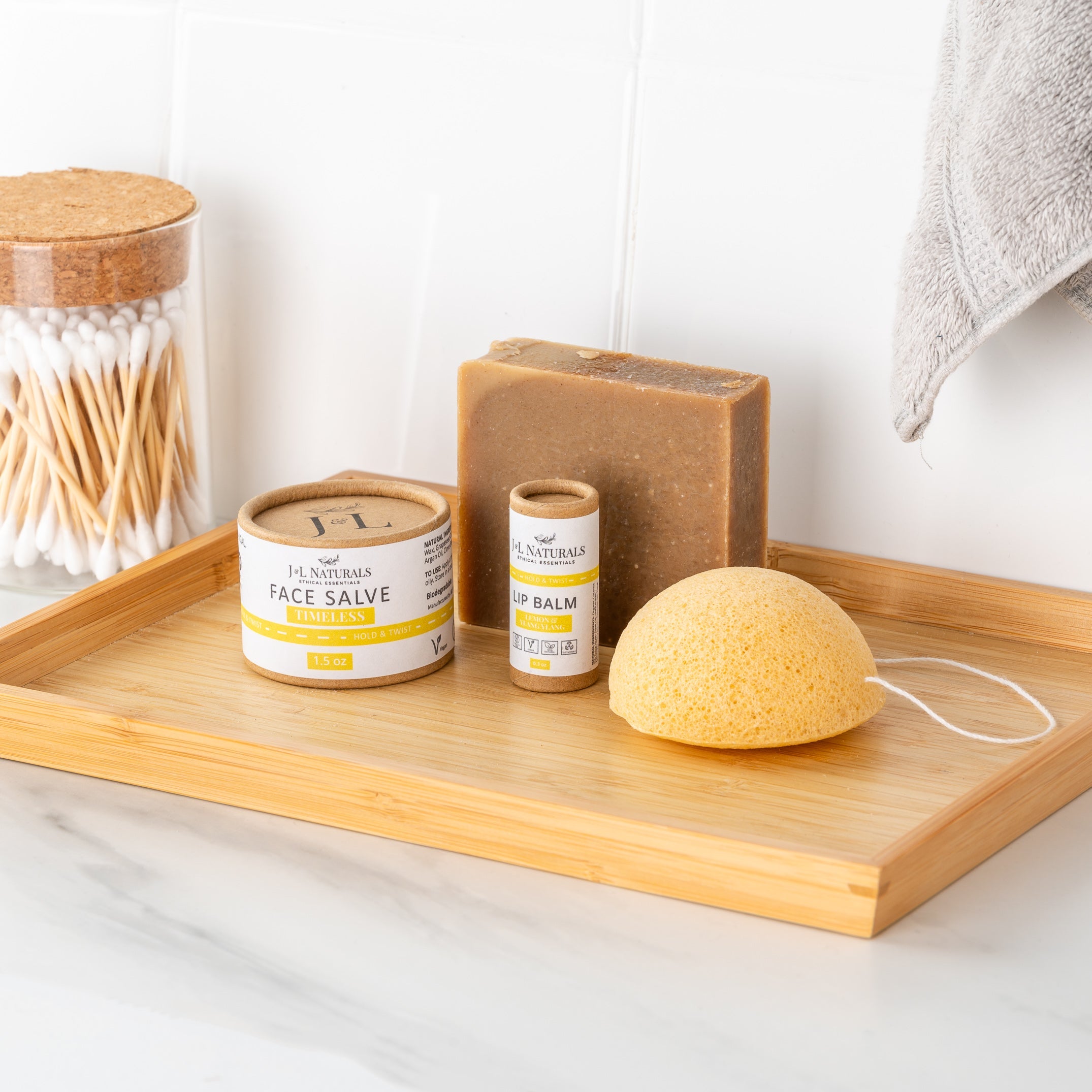 Kit essenziale per la cura della pelle (set da 4 pezzi)