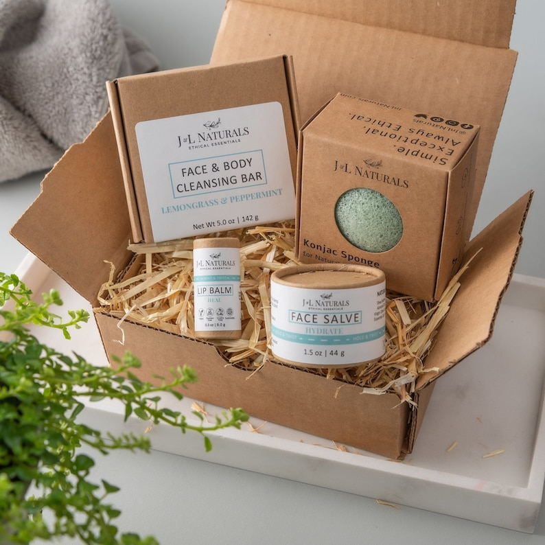 Kit essenziale per la cura della pelle (set da 4 pezzi)